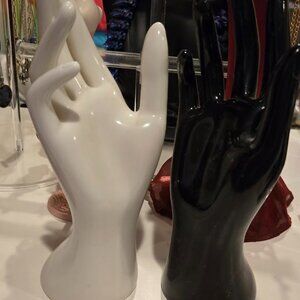 2 hand model pieces like new~Black & White